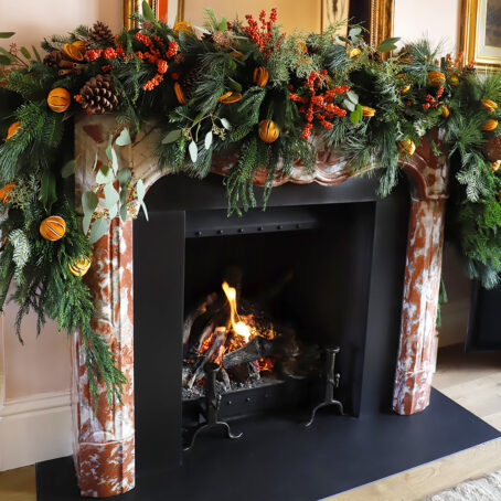 christmas-fireplace-garland