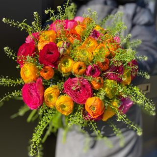 Ranunculus in season. Colour is back!

#theflowerstandchelsea #ranunculusbouquet #londonluxuryflorist #londonflowerdelivery #luxuryflowerslondon
