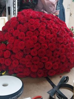 250 Roses 🌹Special Order ♥️

#theflowerstandchelsea #rosedome #250roses #luxuryrosebouquet #luxuryroses