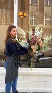 Blooms of the season 🤍

#theflowerstandchelsea #flowersoftheseason #londonflowerdelivery #luxuryflorist #londonflowers