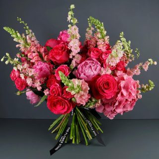 Life could be HOT PINK!!! 🦩 

Our new bouquet.

#theflowerstandchelsea #flowersforlovers #londonflorist #londonflowers #londonflowerdelivery