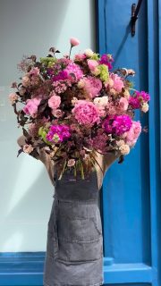 When far from home - send flowers 🎶

#theflowerstandchelsea #flowersforlove #chelseaflowershow #chelseaflorist #chelseaflowers