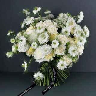 Cool MOONLIGHT for hot nights

#theflowerstandchelsea #londonflorist #londonflowerdelivery #luxurybouquets #whitebouquets