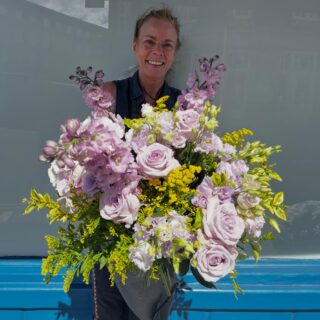 A different take on colours! Beautiful!

#theflowerstandchelsea #londonflorist #luxurybouquets #londonflowerdelivery #flowerslondon