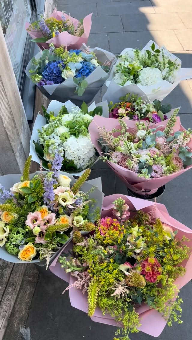 Summer Bunches 

#theflowerstandchelsea #summerbouquets #luxuryflowers #luxurybouquets #londonflorist