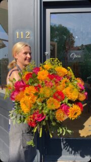 We are open 7 days a week. Are you waiting for flowers?

#theflowerstandchelsea #londonluxuryflorist #londonflowerdelivery #sendflowers #giftflowers
