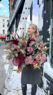 With autumn arriving, our bouquets take on a warmth and richness in colour.
 
#theflowerstandchelsea #londonflorist #autumnalflowers #autumnalbouquet #autumnflowers