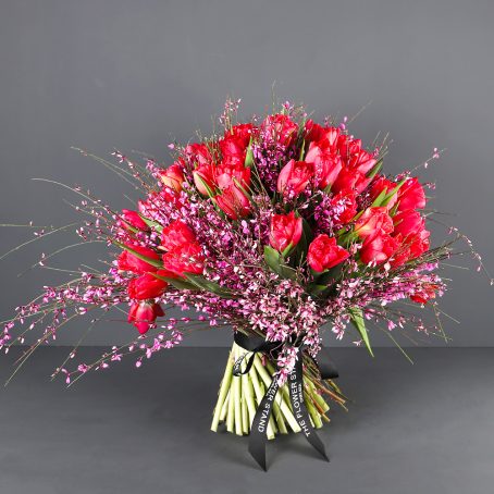 tulip-kisses-luxury-bouquet